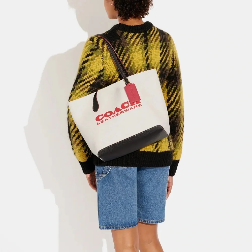 Coach Kia Tote 👜